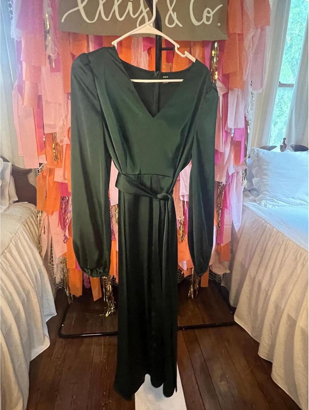99. WOMENS FORMAL DRESS